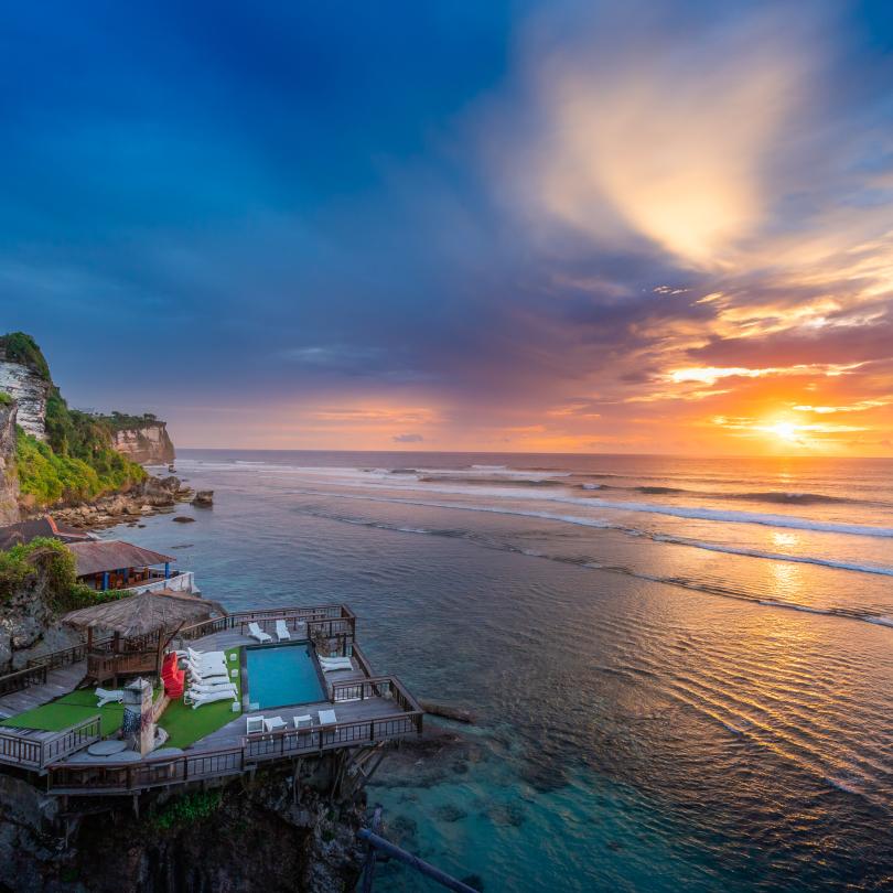 Wunderschöner Sonnenuntergang in Uluwatu
