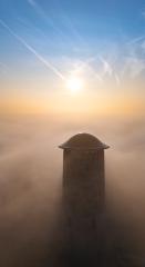 De watertoren in de mist